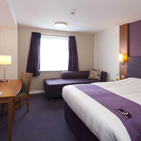 Premier Inn Bournemouth East Exteriör bild