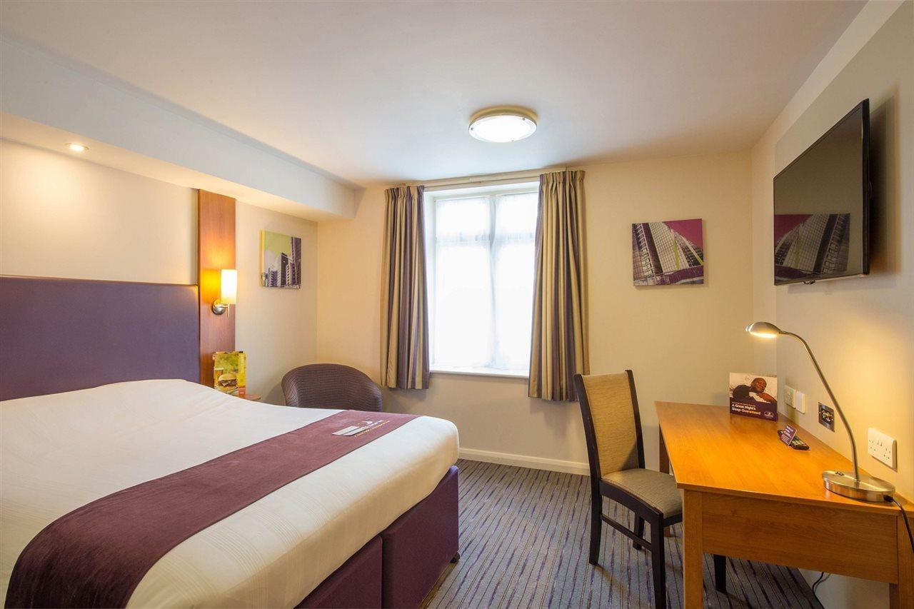 Premier Inn Bournemouth East Exteriör bild