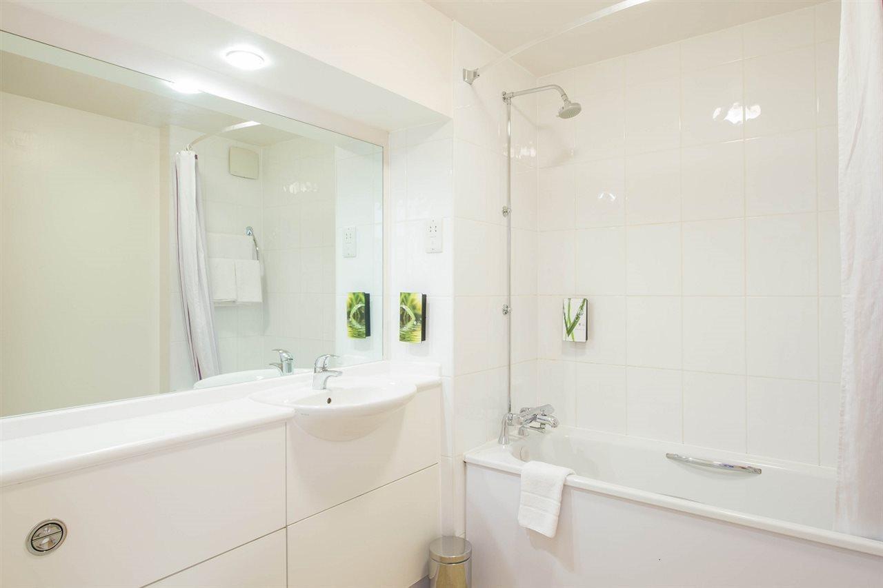 Premier Inn Bournemouth East Exteriör bild