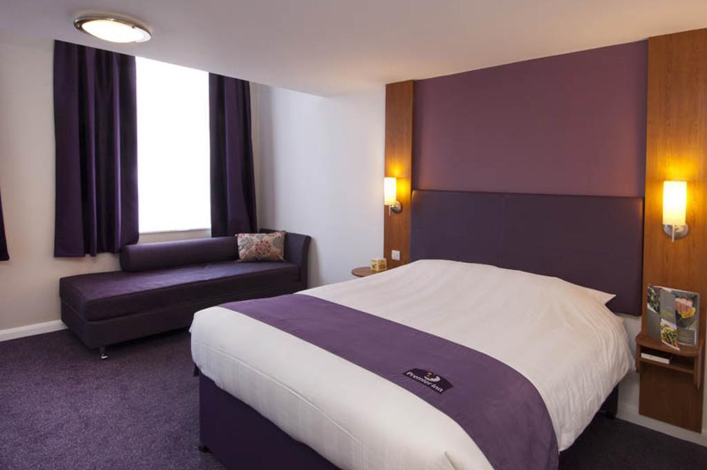 Premier Inn Bournemouth East Exteriör bild