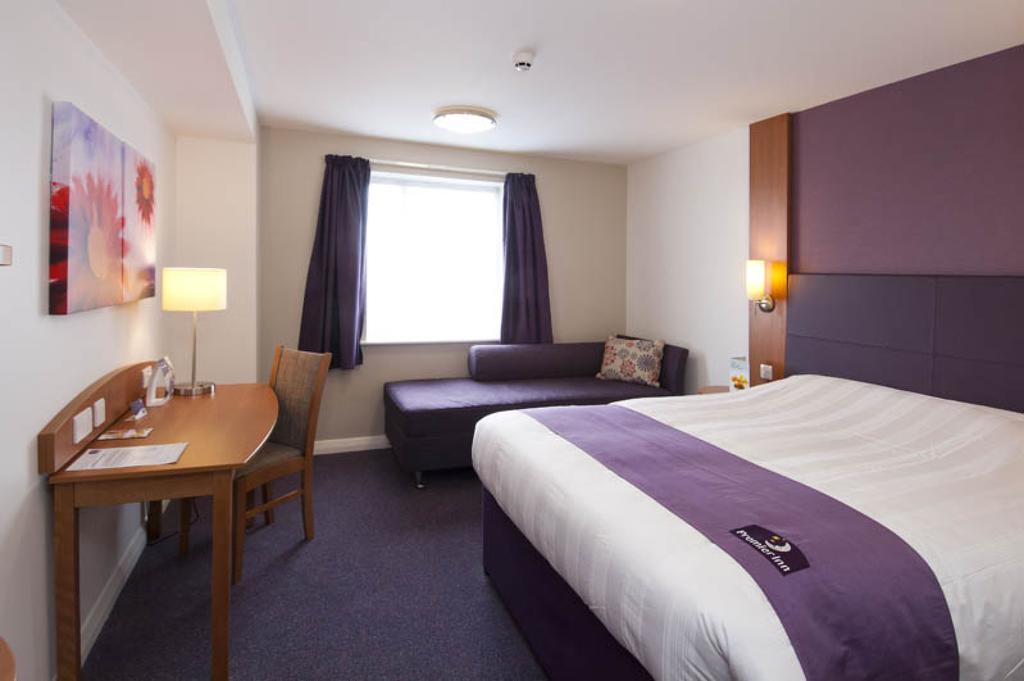 Premier Inn Bournemouth East Exteriör bild