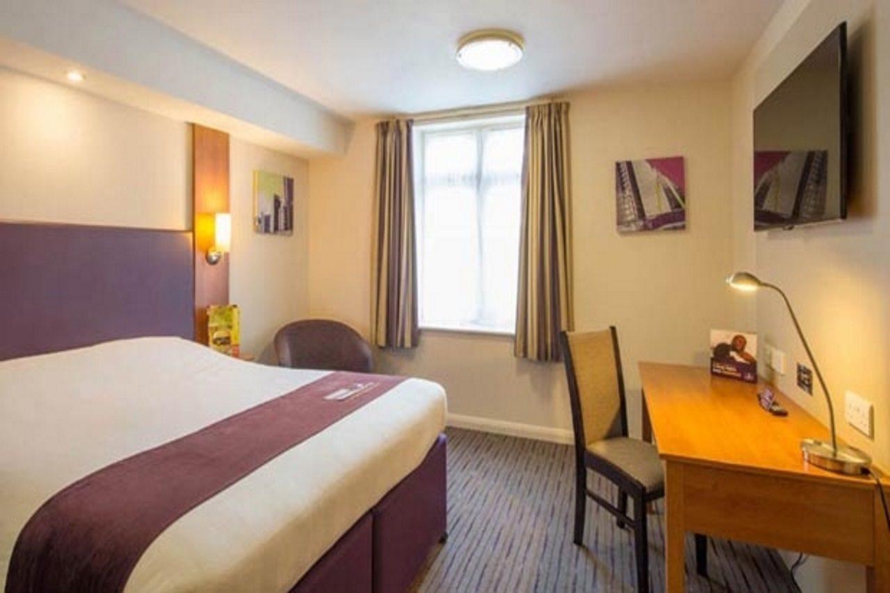 Premier Inn Bournemouth East Exteriör bild