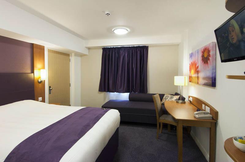 Premier Inn Bournemouth East Exteriör bild